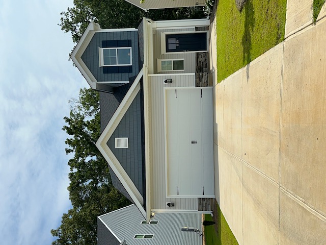 1159 Crescent Moon Loop - 1